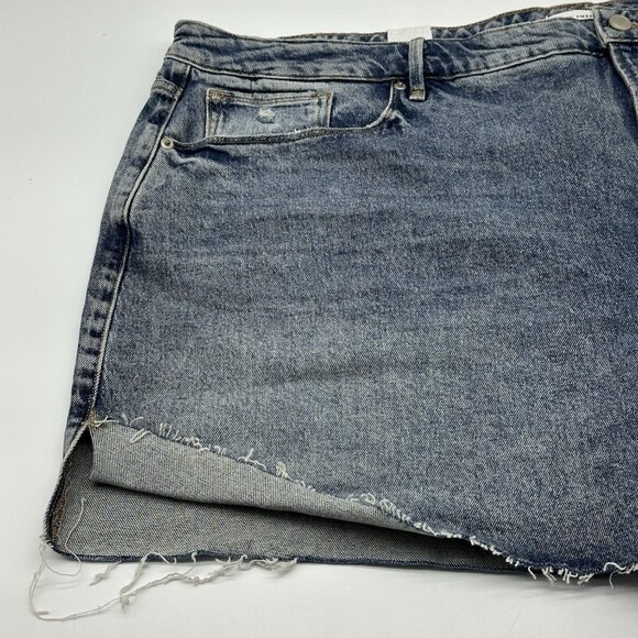 Good American Good Curves Women's Plus Size 26 Distressed Denim Jean Shorts NWT - Picture 4 of 14